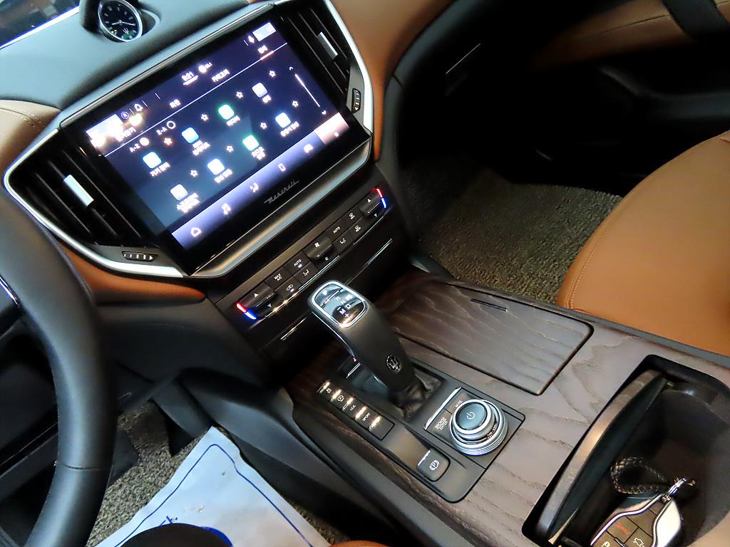 Maserati Ghibli 2.0 GT Hybrid 10