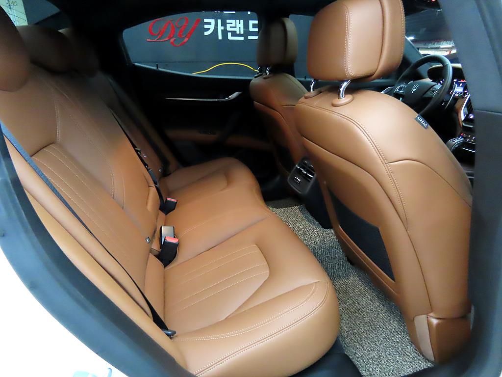 Maserati Ghibli 2.0 GT Hybrid 8