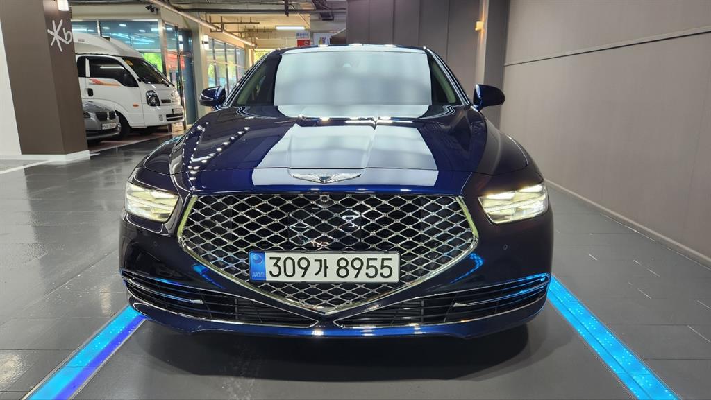 Genesis G90 3.3 T AWD Premium Luxury 8
