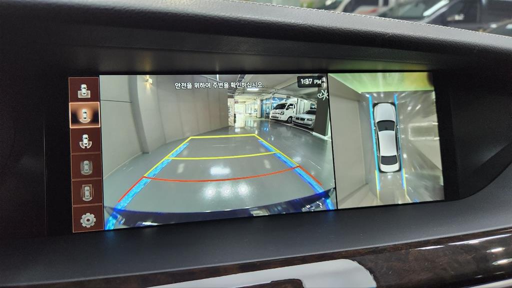 Genesis G90 3.3 T AWD Premium Luxury 4