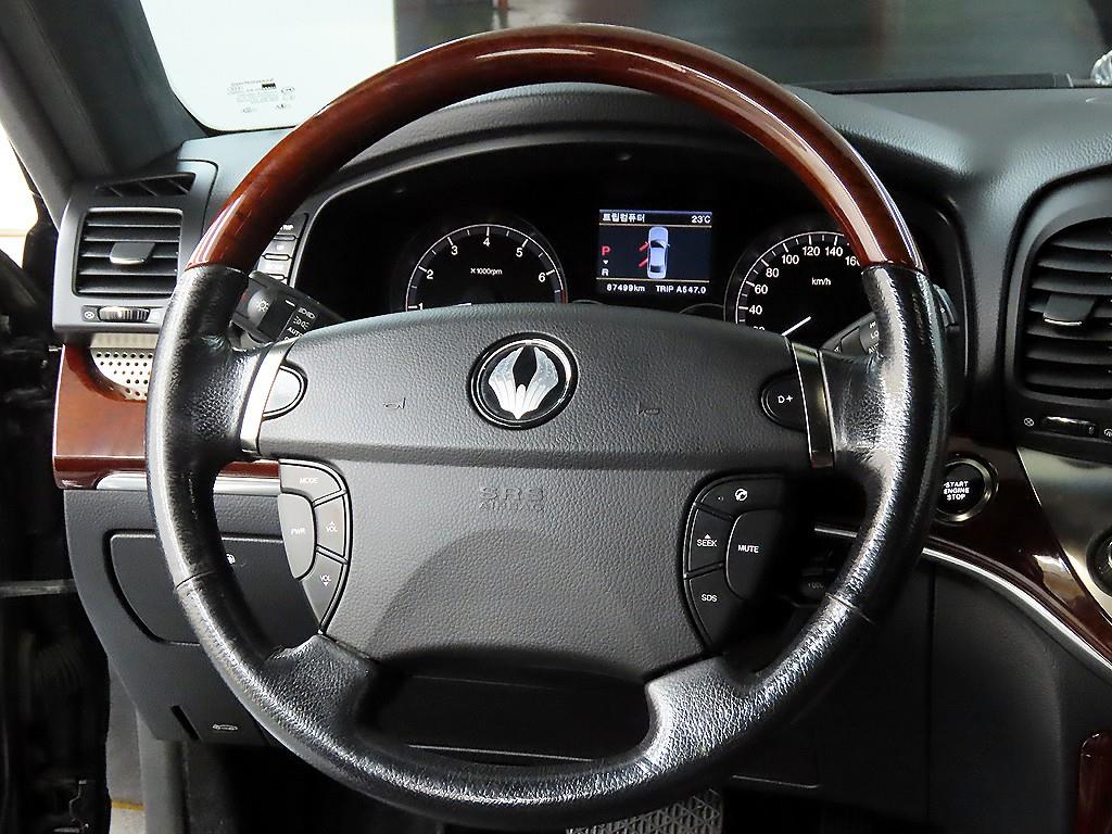 KG Mobility (Ssangyong) Chairman CW700 VVIP 10
