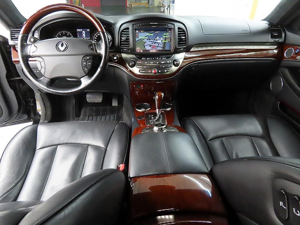 KG Mobility (Ssangyong) Chairman CW700 VVIP 9