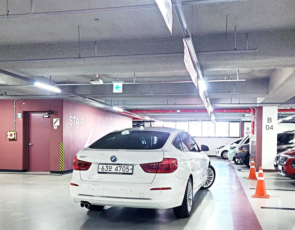 BMW 3 Series GT 320D Luxury 3