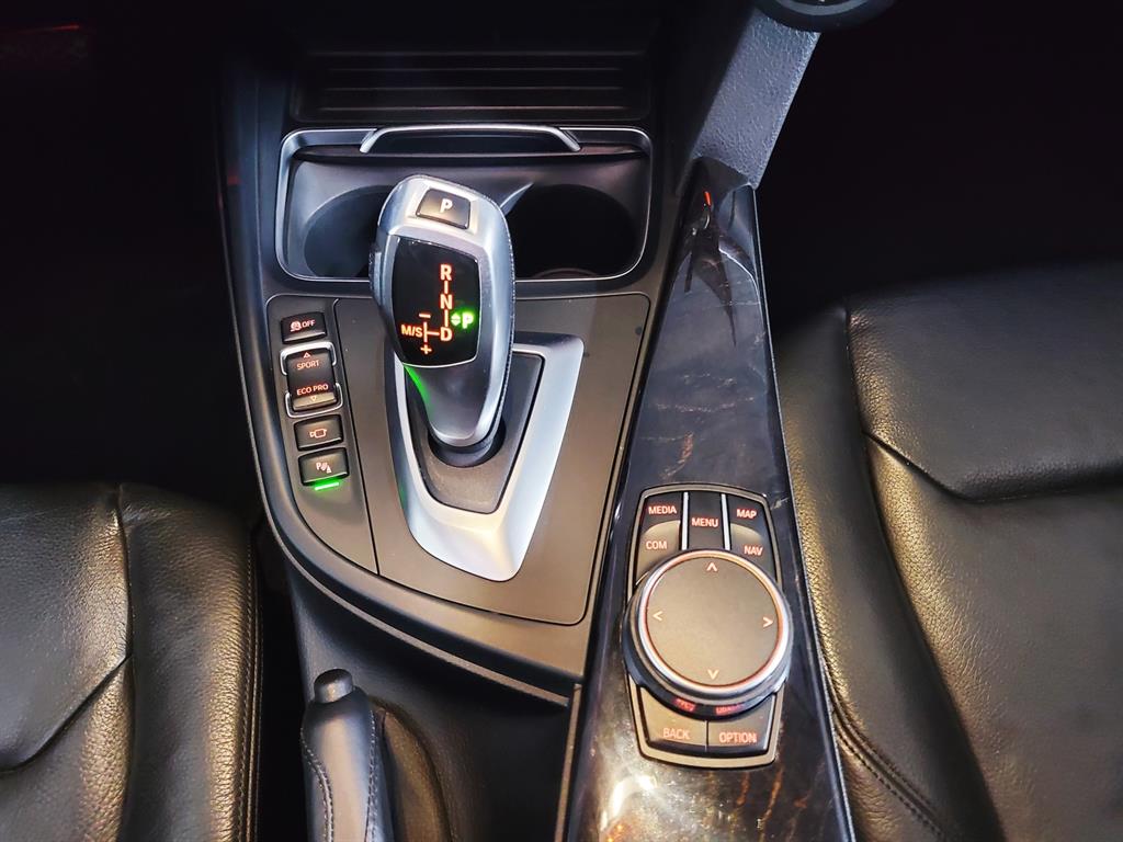 BMW 3 Series GT 320D Luxury 8