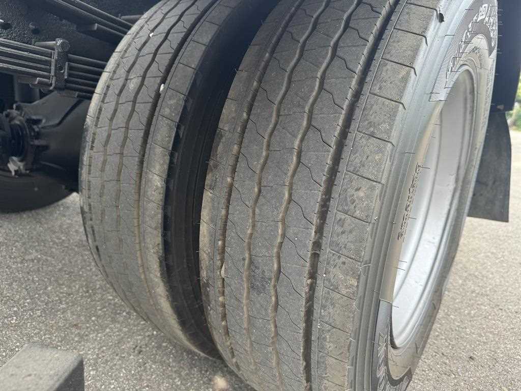 메가트럭 암롤 5톤 수동 단바리