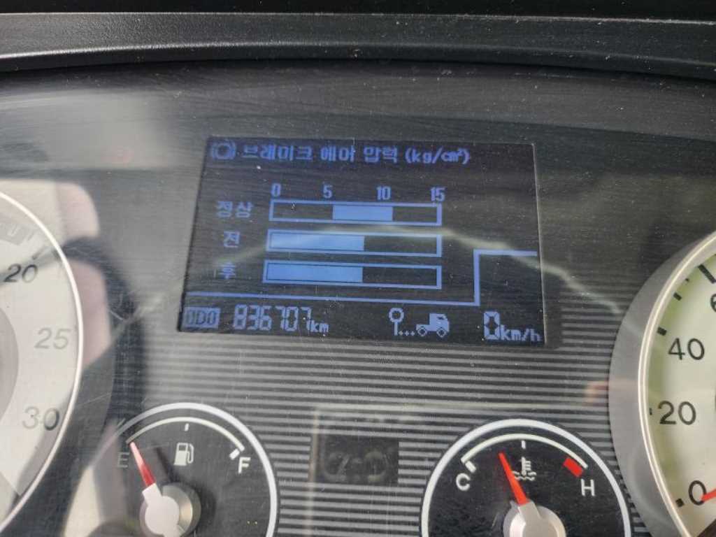 메가트럭 260 윙바디 4.5톤 수동