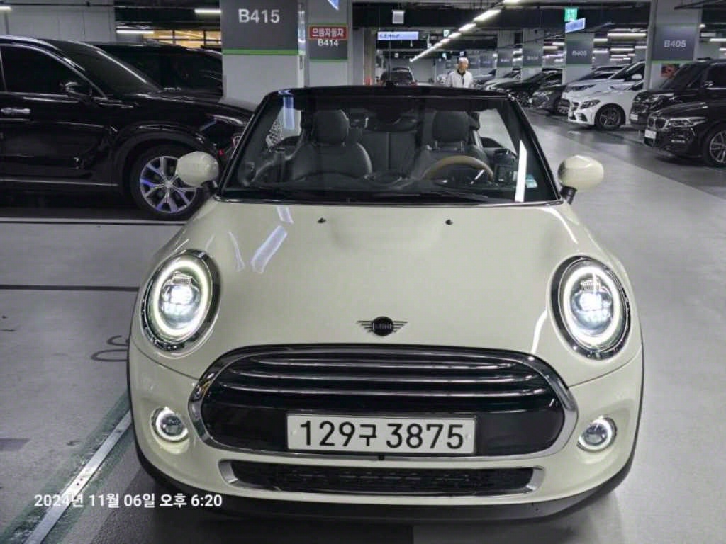 [미니] 컨버터블 (R52) 기본형 연식:2020,미션:오토,주행거리:28,001km,연료:휘발유,색상:흰색