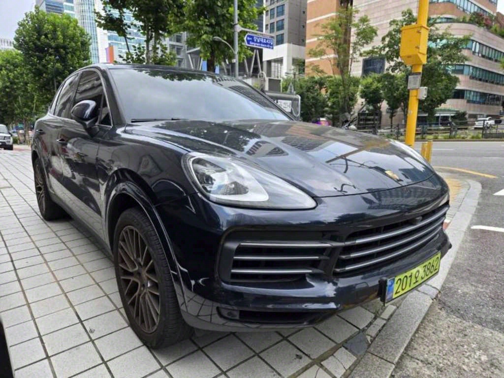 포르쉐 카이엔 3.0 사진 2/20