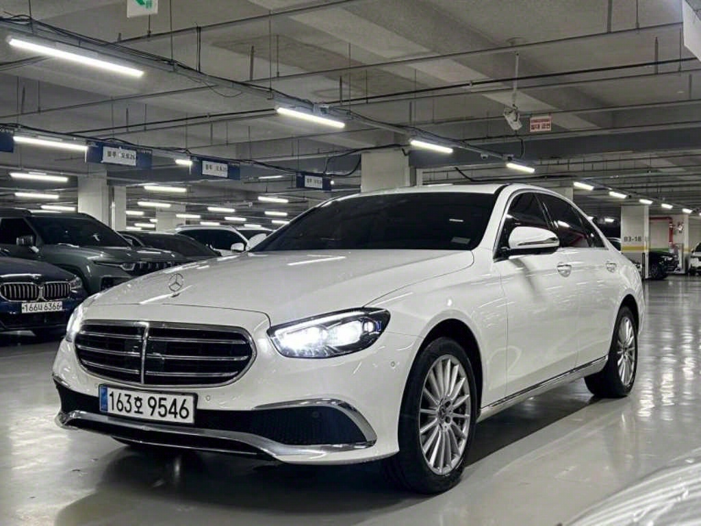 벤츠 E 클래스 E220d 4MATIC AMG라인 사진 2/20