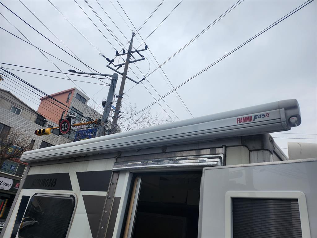 포터 캠핑트럭 인산철배터리 200A