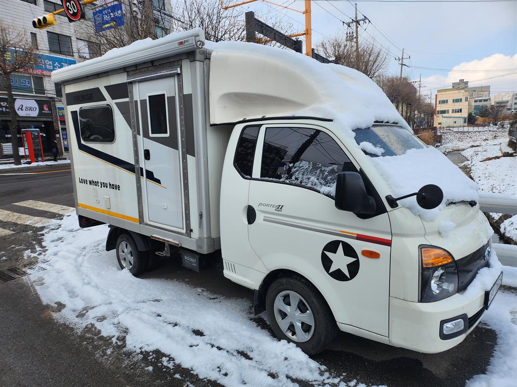 포터 캠핑트럭 인산철배터리 200A