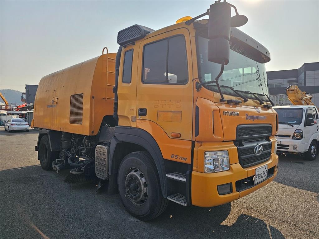 현대 뉴파워트럭 8.5톤 노면청소차 1