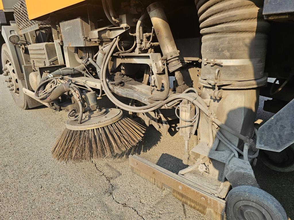 현대 뉴파워트럭 8.5톤 노면청소차 9