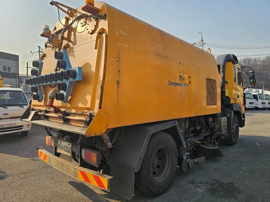 현대 뉴파워트럭 8.5톤 노면청소차 3