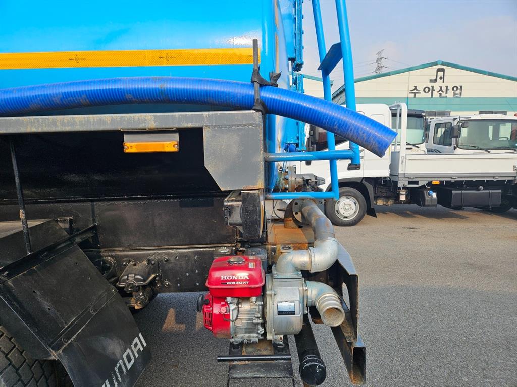 살수차 메가트럭 철탱크 6,500L 수동