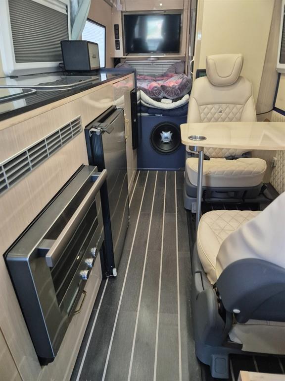 Mercedes-Benz Sprinter 3.0 Diesel Long Body 10