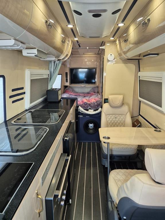 Mercedes-Benz Sprinter 3.0 Diesel Long Body 7