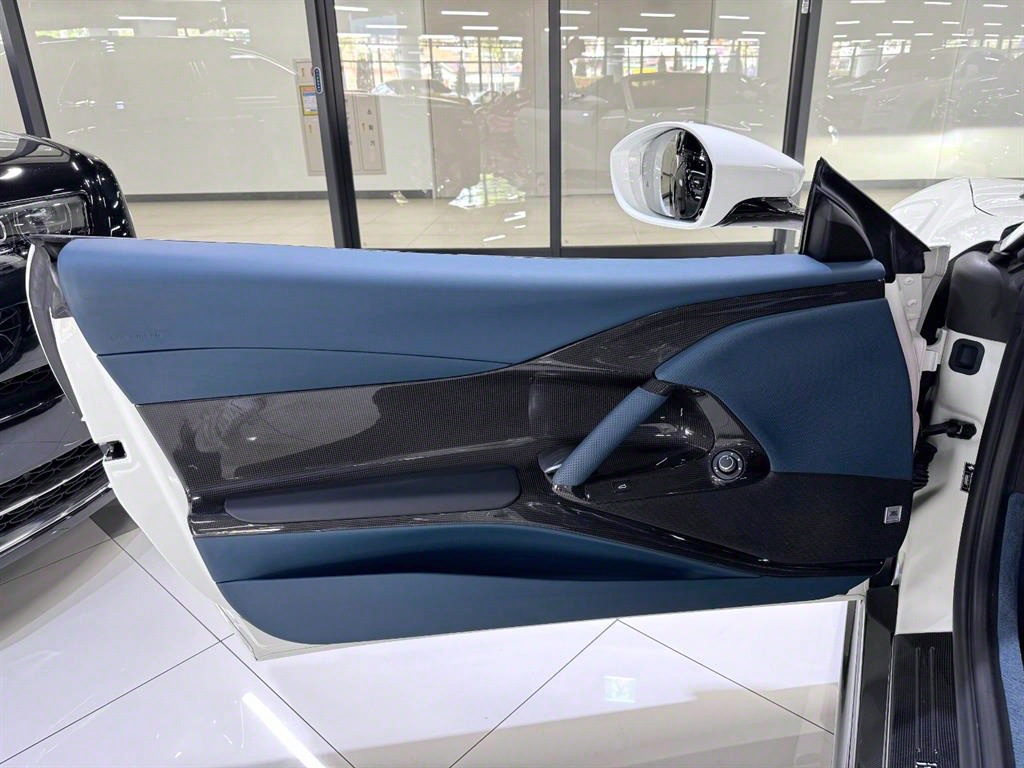 Ferrari 812 6.5 V12 10