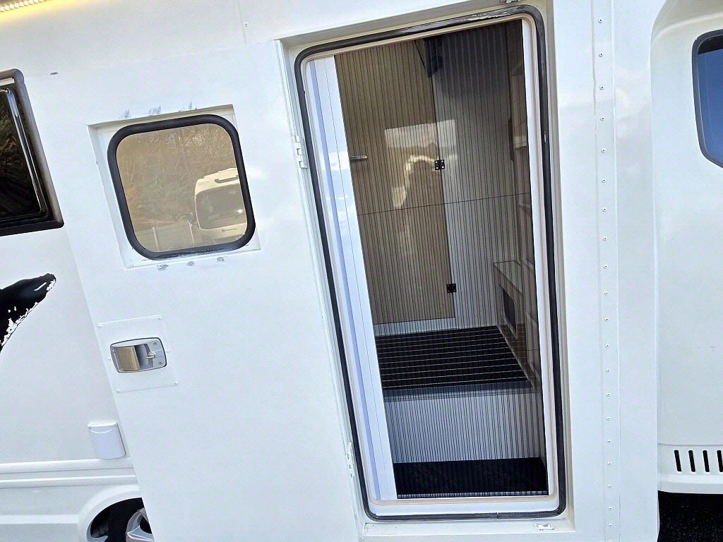 포터2 캠핑트럭 인산철배터리 255A 100L 255W
