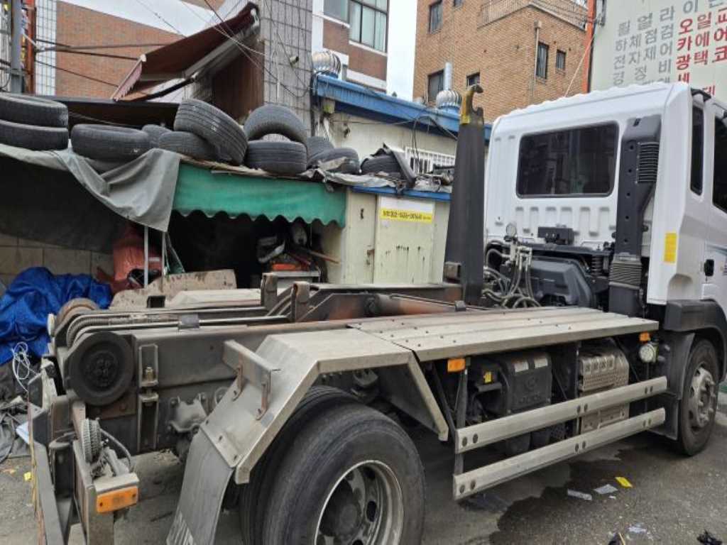 메가트럭 암롤 5톤 수동 단바리