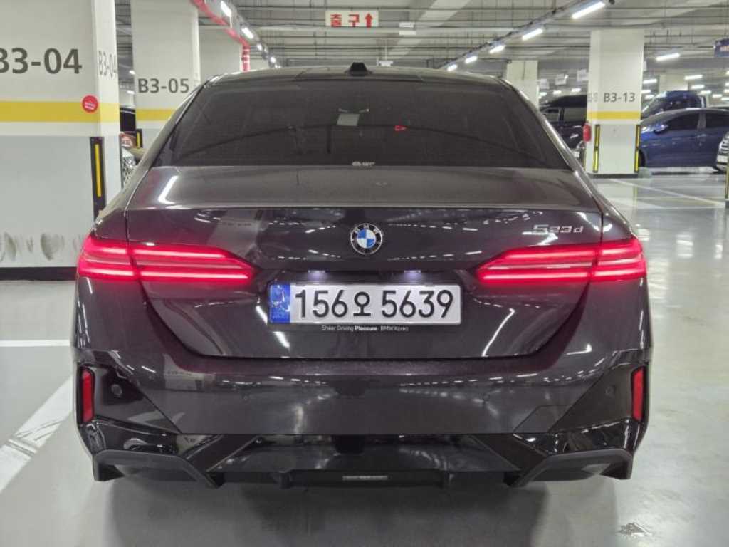 BMW 5시리즈 530e 기본형 사진 2/19
