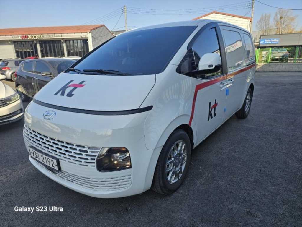 [현대] 스타리아 2WD 디젤 카고 3인승 모던 연식:2022,미션:오토,주행거리:15,555km,연료:경유 ,색상:흰색