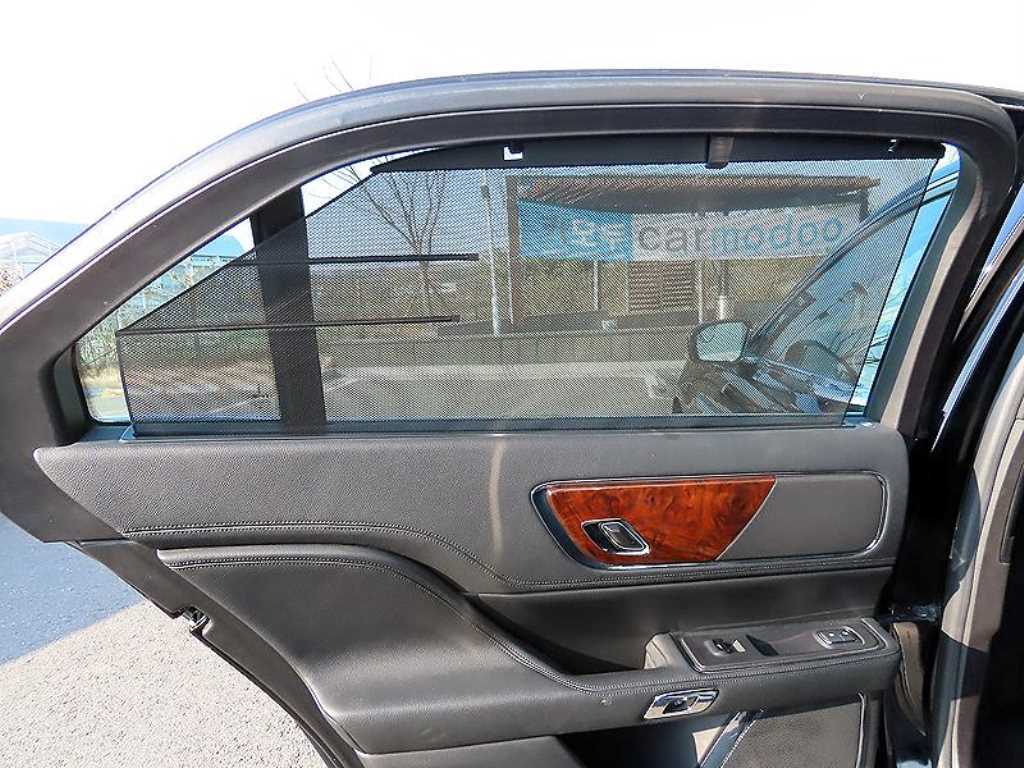 Lincoln Continental 3.0 AWD 9