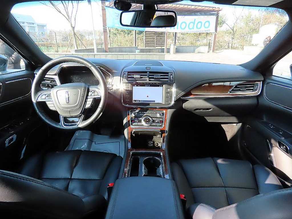 Lincoln Continental 3.0 AWD 8