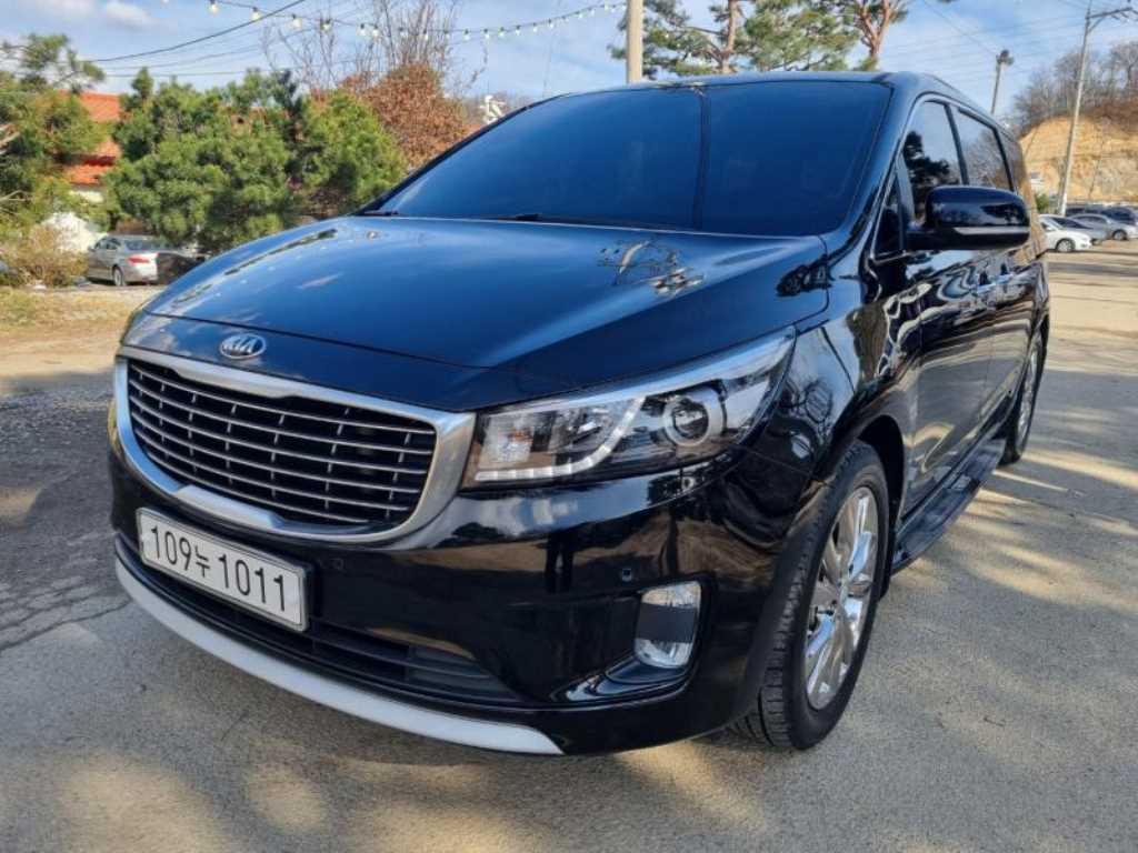 Kia Carnival Diesel Luxury 3