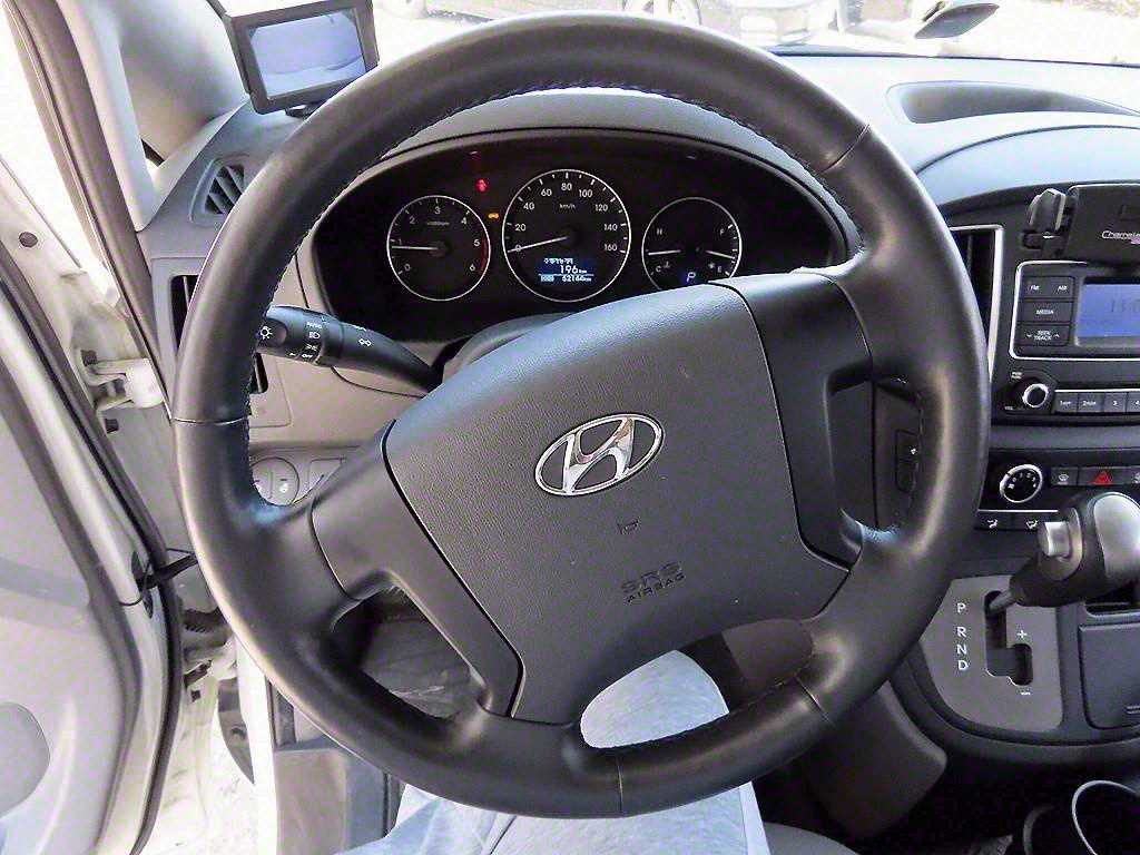 Hyundai Starex 2WD Camping Car 8