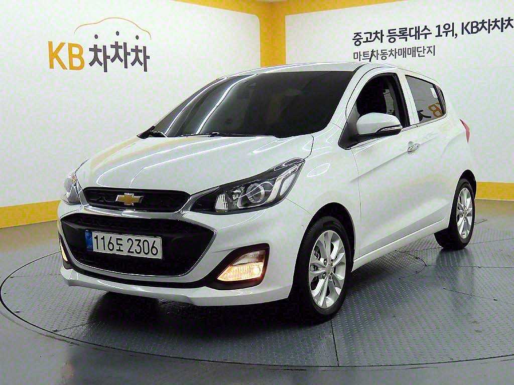 [쉐보레] 더뉴스파크 프리미어 연식:2021,미션:오토,주행거리:7,626km,연료:휘발유,색상:흰색