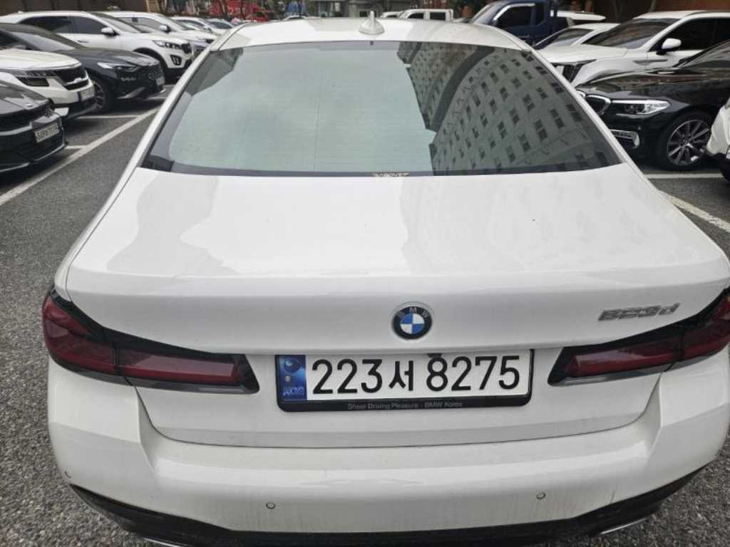 BMW 5시리즈 523d M 스포츠 사진 2/11
