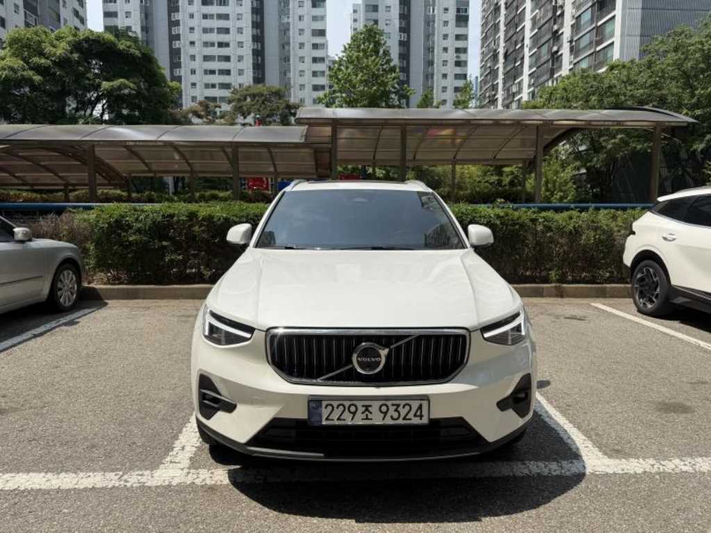 볼보 XC40 B4 AWD 얼티메이트 브라이트 사진