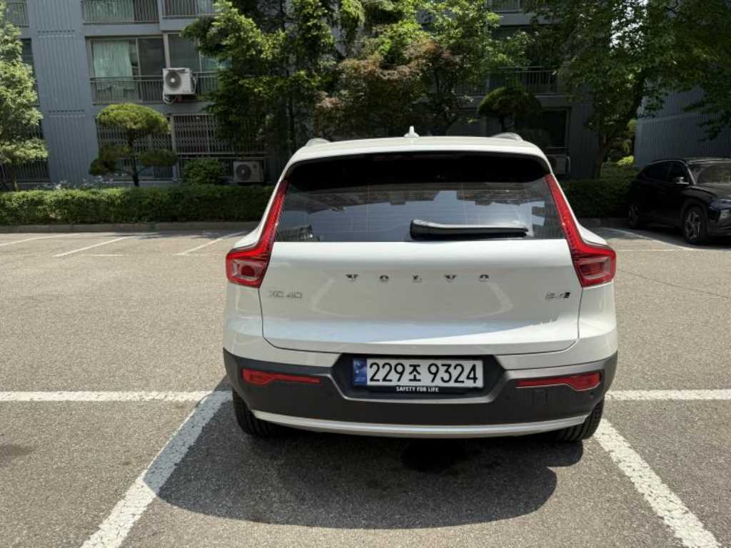 볼보 XC40 B4 AWD 얼티메이트 브라이트 사진 2/20