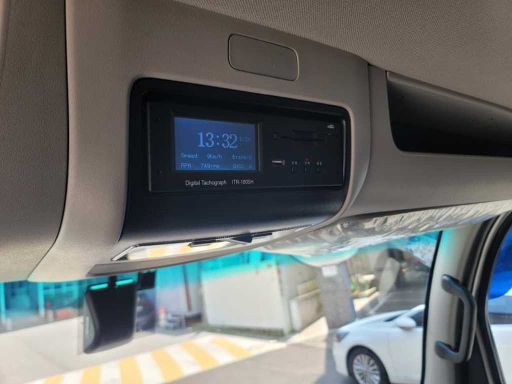 더쎈 3.5톤 카고