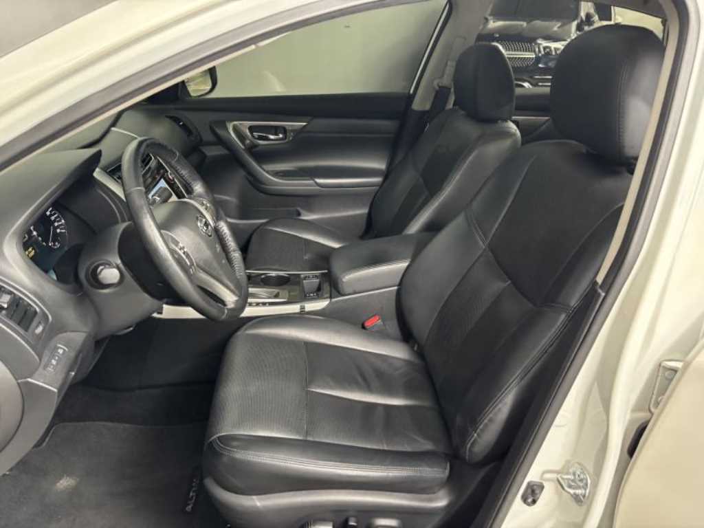 Nissan Altima 2.5 Tech 8