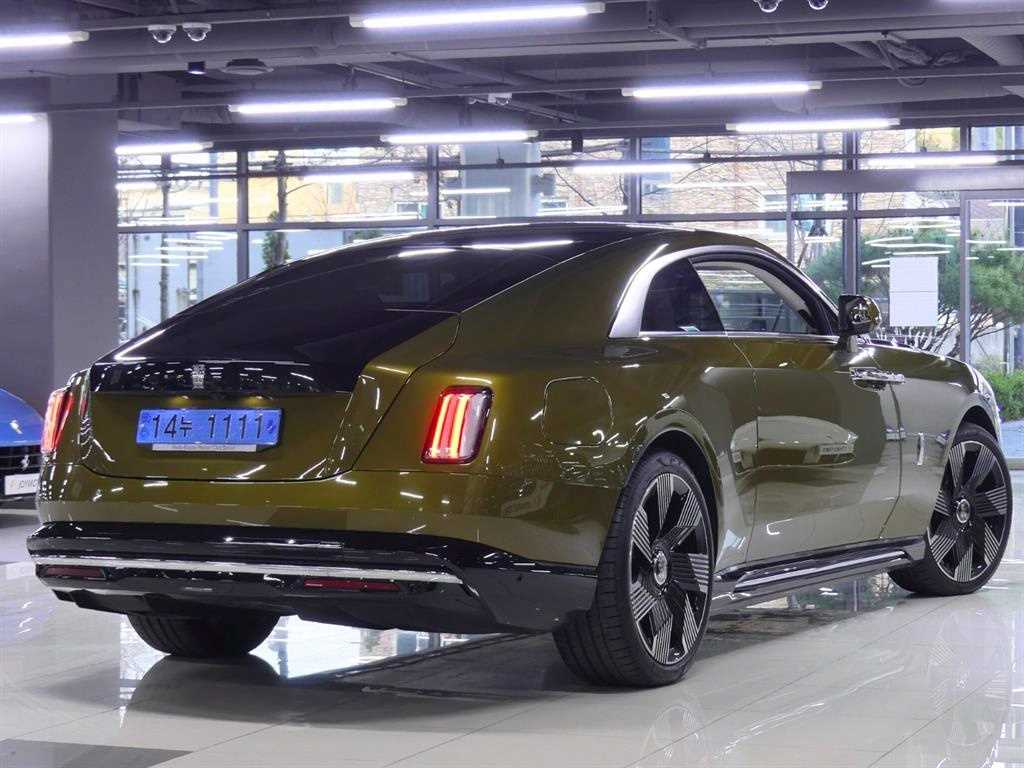 Rolls Royce Spectre EV Coupe 3