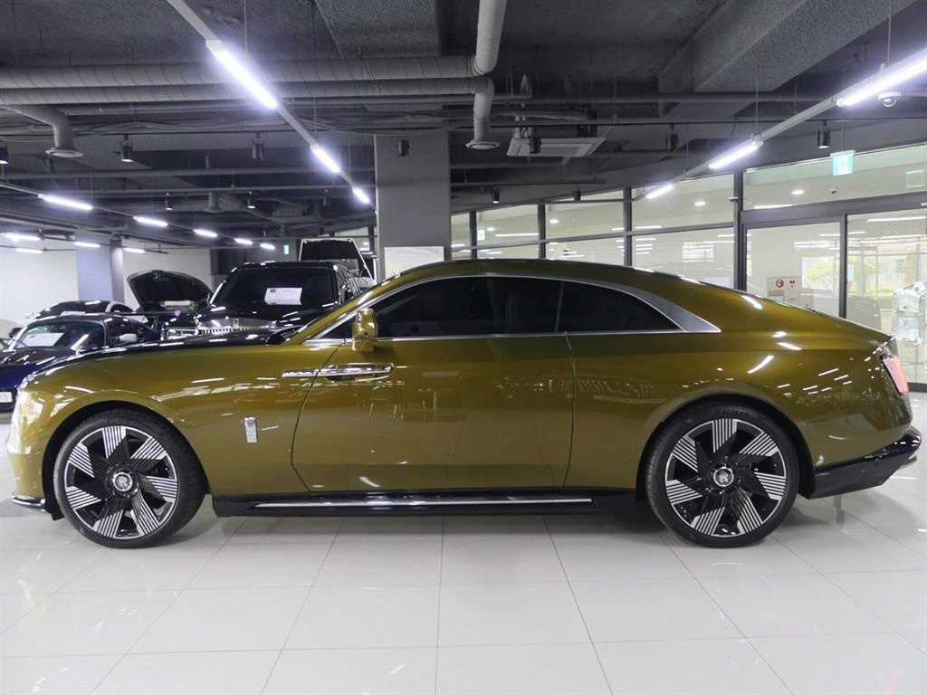 Rolls Royce Spectre EV Coupe 4