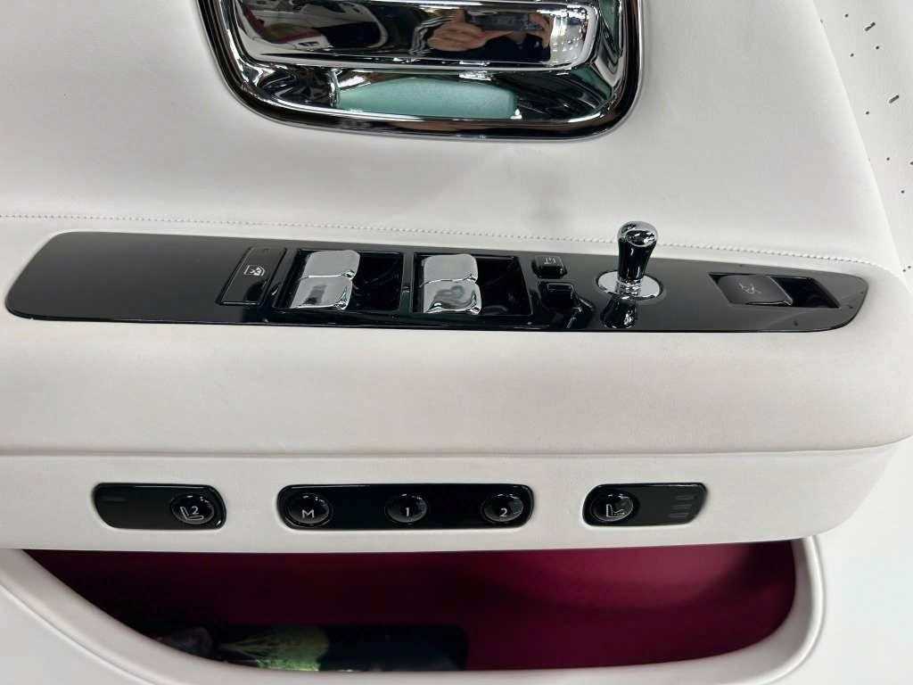 Rolls Royce Spectre EV Coupe 9