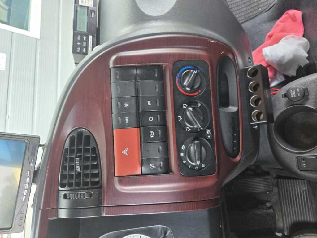 메가트럭 260 윙바디 5톤 오토