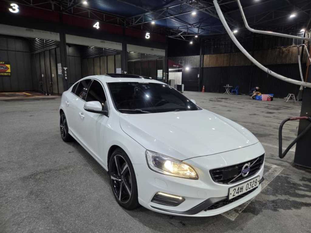 볼보 S60 T6 R-디자인 사진 2/9