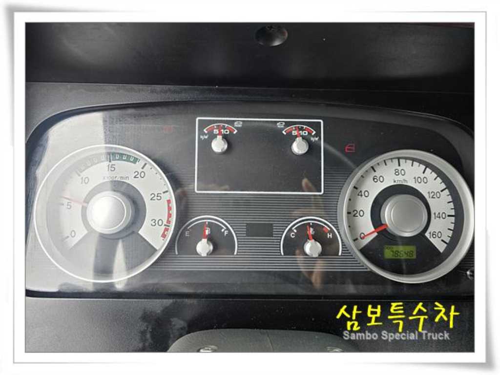 메가트럭 5톤 노면청소차