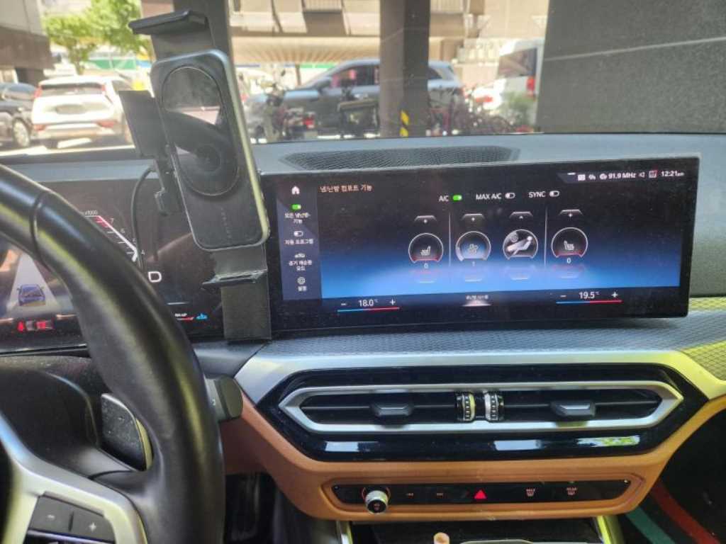 BMW 3시리즈 320i 투어링 M 스포츠 사진 2/11