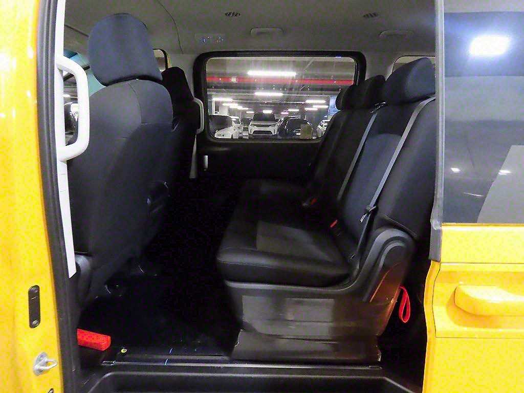 Hyundai Staria 2WD Diesel Tourer Smart 8