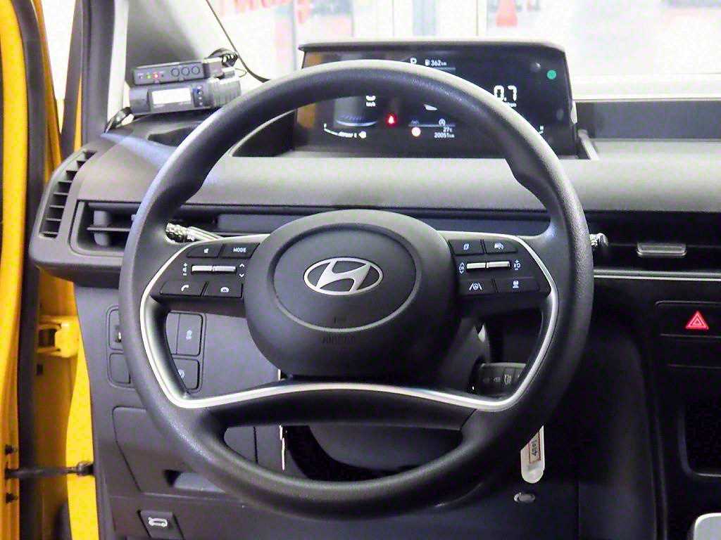 Hyundai Staria 2WD Diesel Tourer Smart 9