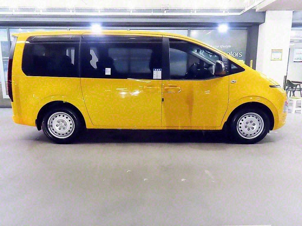 Hyundai Staria 2WD Diesel Tourer Smart 4