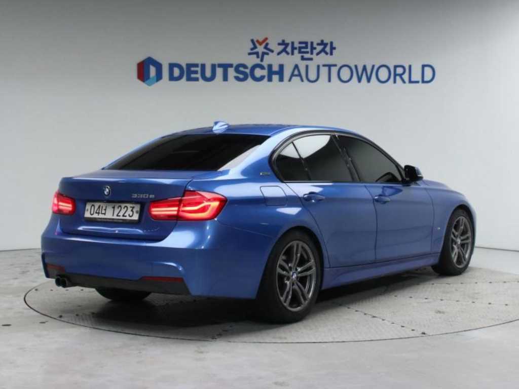 BMW 3시리즈 330e i퍼포먼스 M 스포츠 사진 2/20