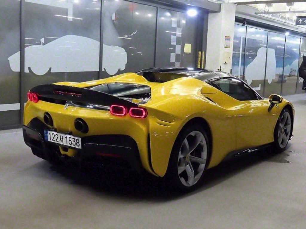 Ferrari SF90 4.0 PHEV AWD Assetto Fiorano 10