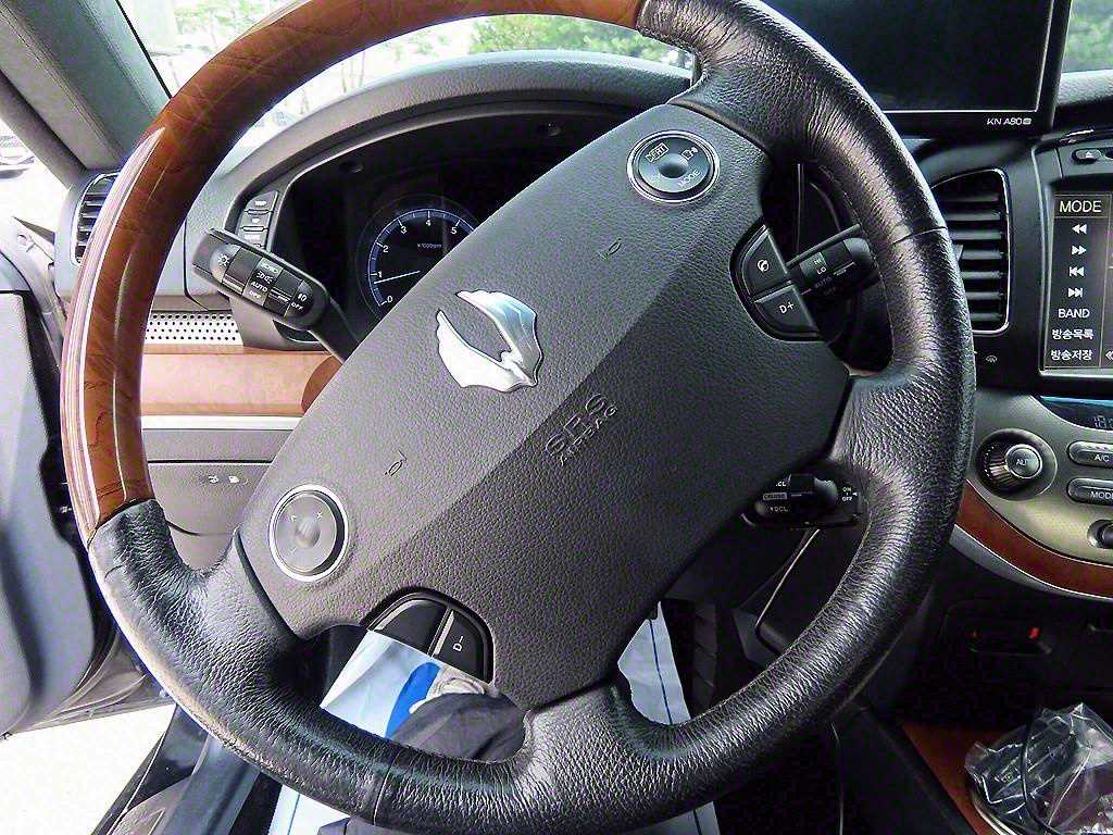 KG Mobility (Ssangyong) Chairman Gasoline 2WD V8 5000 VVIP 9