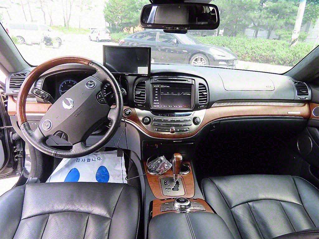 KG Mobility (Ssangyong) Chairman Gasoline 2WD V8 5000 VVIP 8